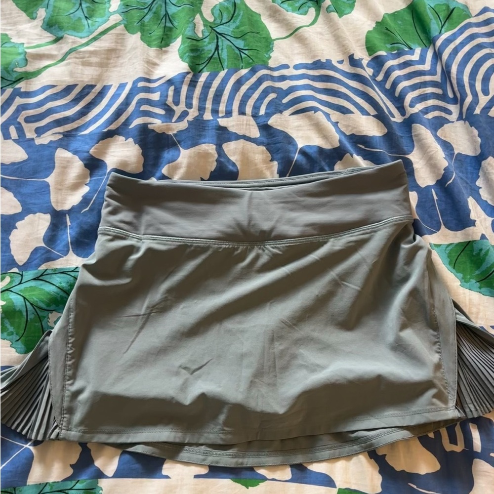 Lululemon play off the pleats tennis skirt size 4